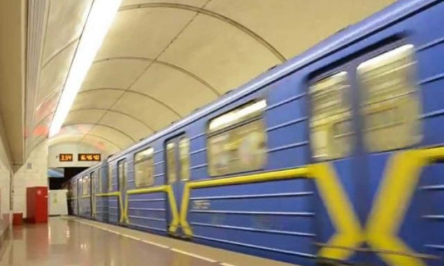 Из-за анонимного сообщения о минировании в Киеве закрыли две центральные станции метрополитена