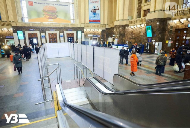 На Центральном железнодорожном вокзале столицы приступили к демонтажу эскалатора