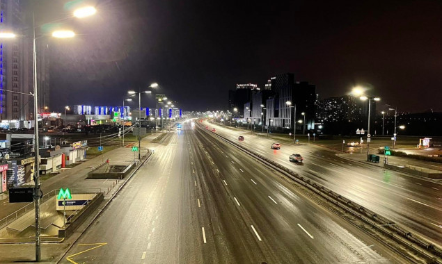 В конце прошлого года на столичном проспекте Бажана заменили более 900 светильников (фото)
