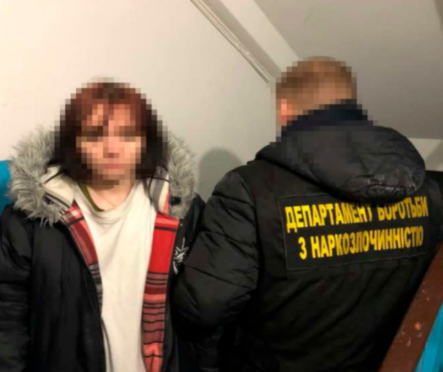 У задержанной в Киеве уроженки Николаевщины изъяли наркотиков на 250 тысяч гривен (фото)