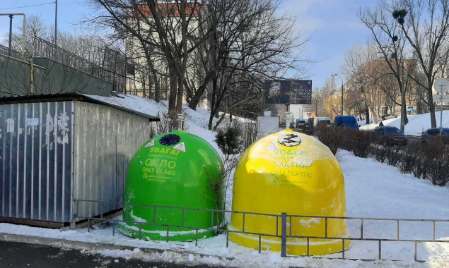 В Киеве за праздники отсортировали и вывезли на переработку стеклобоя на треть больше, чем в прошлом году