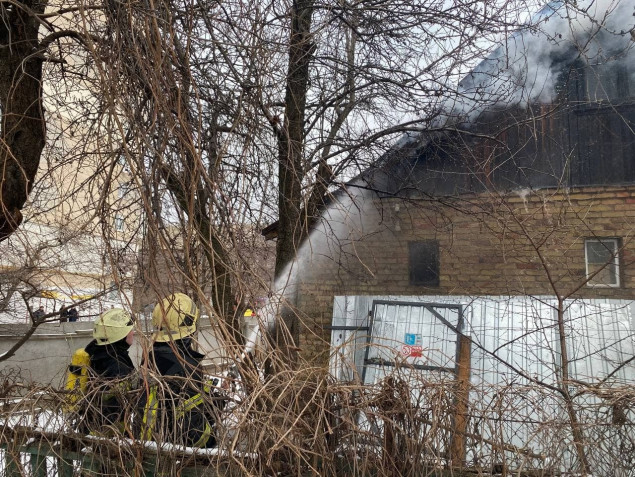 В столичном Голосеевском районе при ликвидации пожара сотрудники ГСЧС спасли пенсионерку