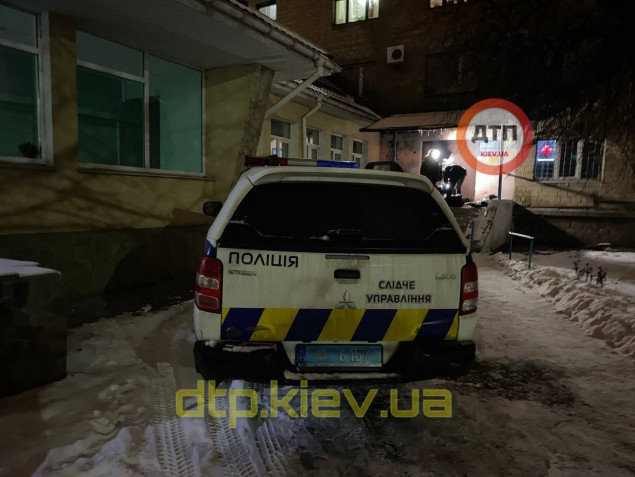Мужчина застрелился на пороге туберкулезной больницы в Киеве (фото, видео)