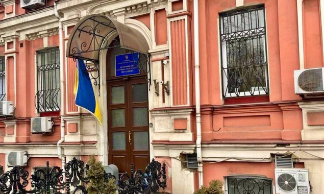 Столичная прокуратура подозревает киевлянина в мошенническом завладении землей в Голосеевском районе