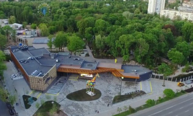 Киевскому зоопарку разрешили списать два склада, бойню и админкорпус