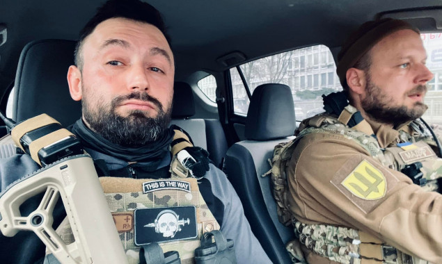Киевлян с оружием и экипировкой просят помочь патрульной полиции