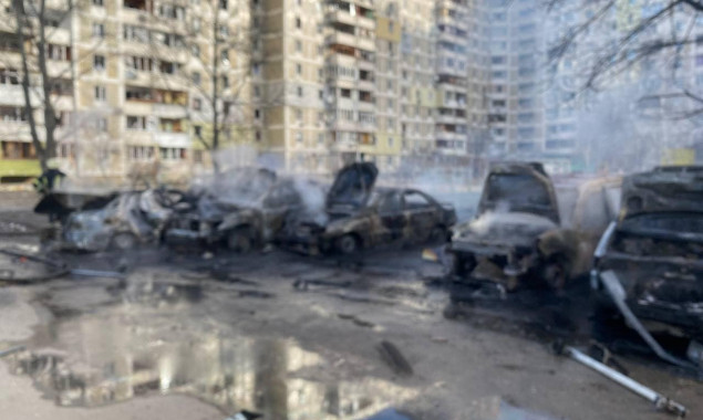 В Киеве бойцы ГСЧС ликвидировали пожар, возникший вследствие взрыва на улице Лаврухина