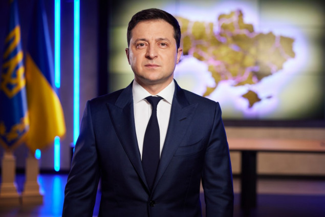 Президент Зеленский обратился к украинцам в связи с признанием Россией “независимости” ОРДЛО (видео)