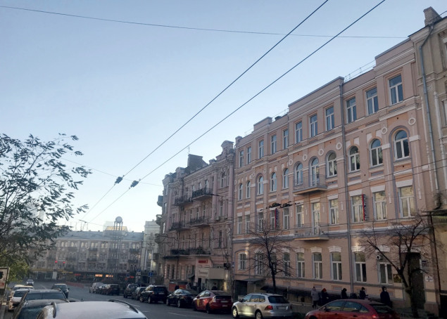 В Киеве продают четырехэтажное здание по улице Льва Толстого