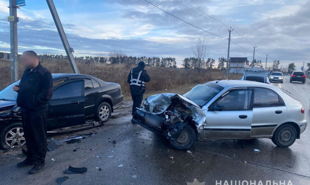 На Васильковщине в результате столкновения автомобиля “ЗАЗ” и Chevrolet пострадали пять человек, среди них 13-летний ребенок (фото)