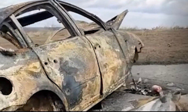 На Киевщине автомобиль протаранил танк на монументе и сгорел дотла (видео)