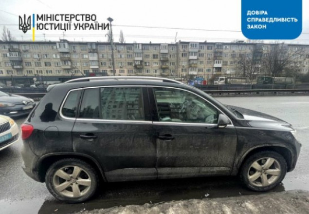 У киевлянки из-за неоплаченных штрафов на сумму более 7 тысяч гривен арестовали авто