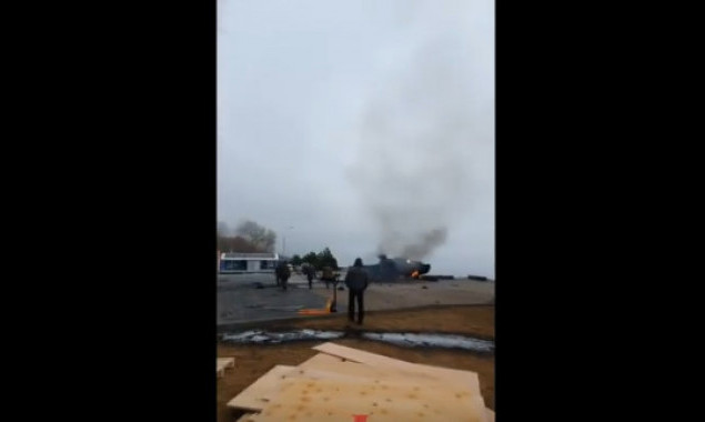 Над Межигорьем сбили вражеский вертолет, в национальном парке начался пожар (видео)
