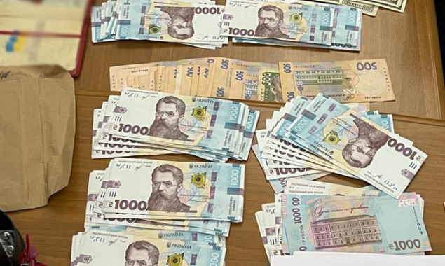 В Киеве на взятке в 5 тысяч долларов разоблачили топ-менеджера одного из банков