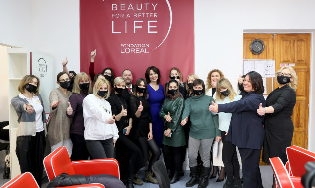 Пострадавшие от домашнего насилия женщины могут пройти в Киеве парикмахерские курсы