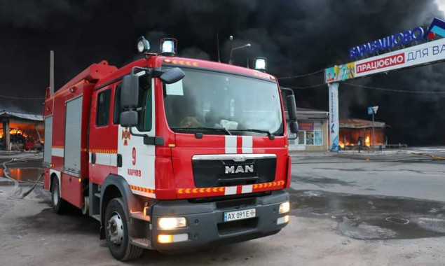 Пожежа на ринку “Барабашово” у Харкові: частково пошкоджено 2 житлових будинки біля ринку, врятовано - понад 10, два рятувальника зазнали поранень