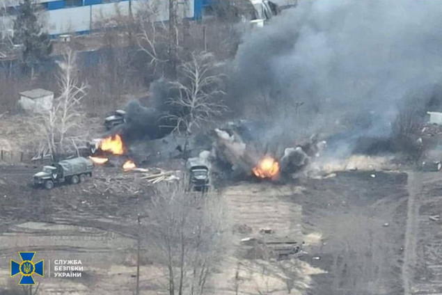 На Київщині знищили колону техніки військ РФ завдяки повідомленю в чат-боті