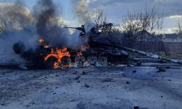Українські військові здійснили під Києвом контратаку та знищили 5 танків окупантів