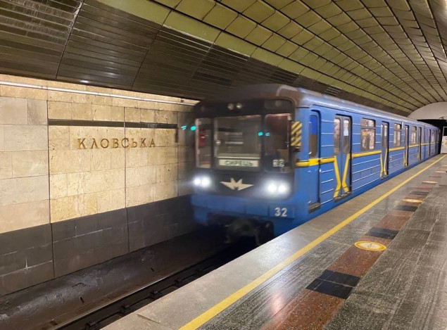 Метрополітен Києва працює у режимі перевезень: як курсують поїзди