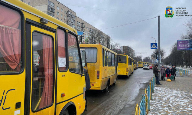 На Київщині продовжується евакуація населення гуманітарними коридорами (маршрути)