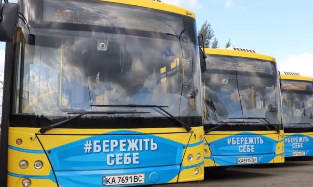 Станом на 11 квітня в Києві працює 24 автобусних, 8 тролейбусних та 7 трамвайних маршрутів
