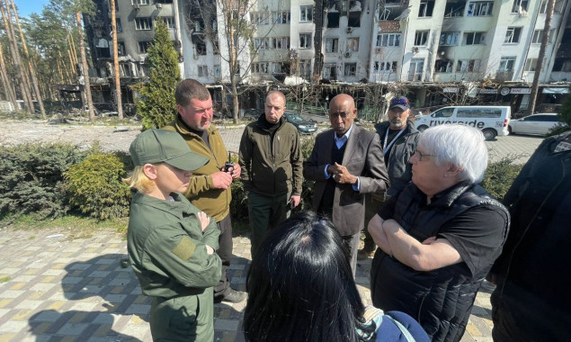 Заступник генсека ООН відвідав Ірпінь, щоби побачити злочини росіян