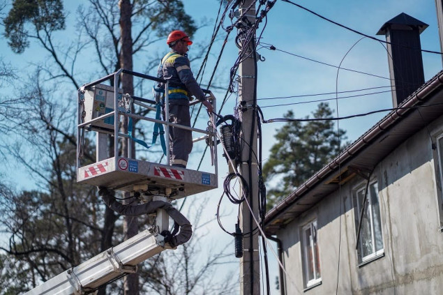 На Київщині ще у 17 населених пунктах відновили електропостачання
