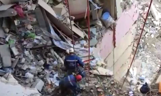 В смт Бородянка з під завалів зруйнованих багатоповерхівок вилучено тіла 41 загиблої особи