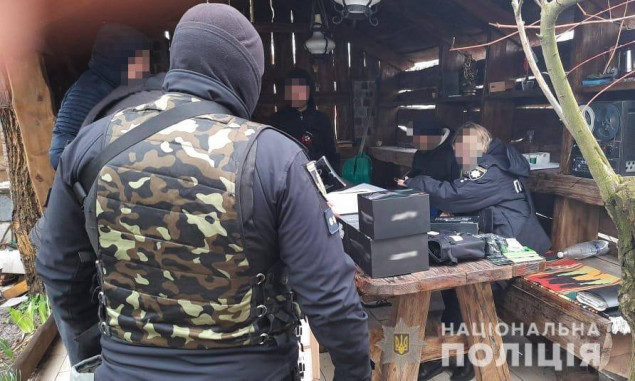 У Житомирі правоохоронці затримали чоловіка за продаж тепловізорів з гуманітарної допомоги