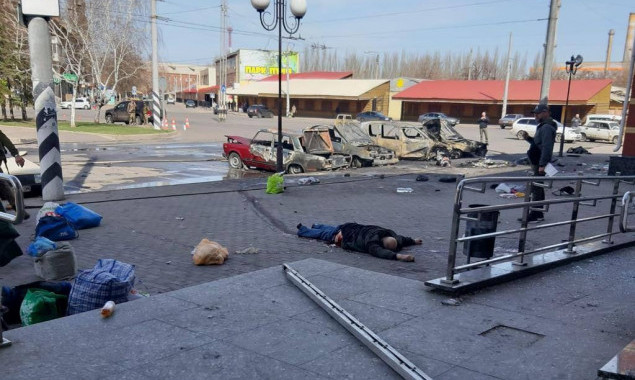 Рашисти обстріляли залізничний вокзал Краматорська, понад 30 людей загинуло