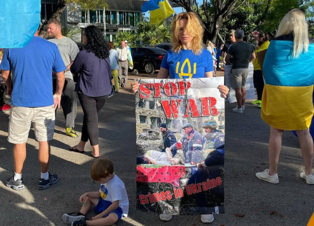 Минулої неділі в Майамі відбулась хода на підтримку України “Stand with Ukraine” (відео)