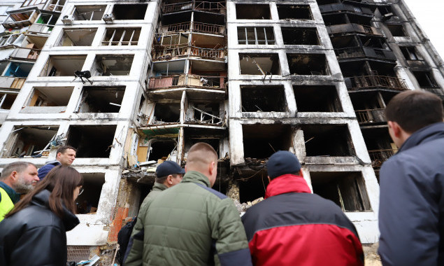 У Києві проводять обстеження житлових будинків, пошкоджених внаслідок ворожих обстрілів