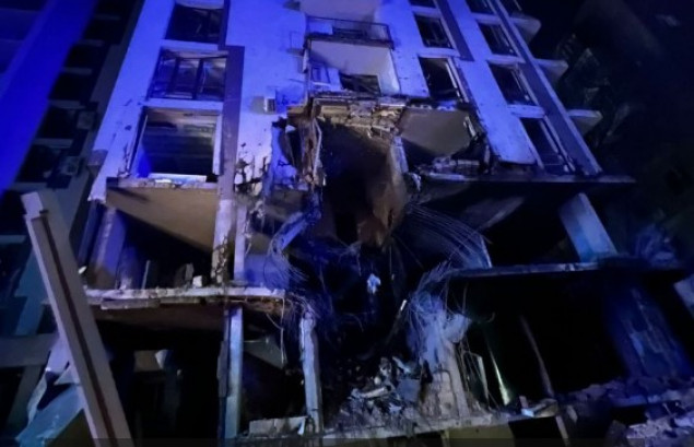 Внаслідок ракетного удару по столиці з пораненнями госпіталізовано 6 людей (відео)
