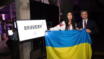Співачка Джамала виставила на аукціон сукню з церемонії відкриття “Євробачення”, щоб зібрати кошти для України