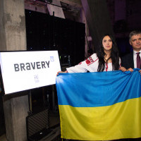 Співачка Джамала виставила на аукціон сукню з церемонії відкриття “Євробачення”, щоб зібрати кошти для України