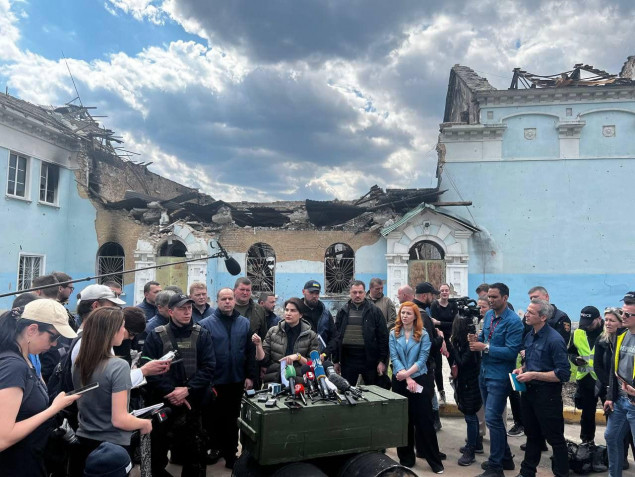 В Ірпені на Київщині вже виявили 290 тіл мирних мешканців