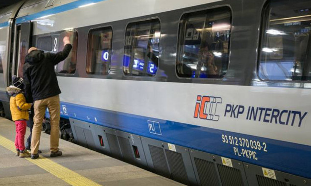Польська залізниця продовжила безкоштовний проїзд для українців до кінця весни