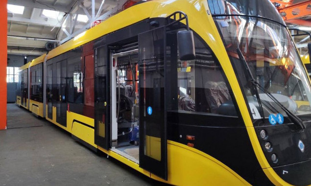 На маршрути Києва вийдуть ще три нових трисекційних трамваї
