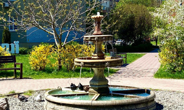 У Дарницькому районі Києва запрацювали три фонтани