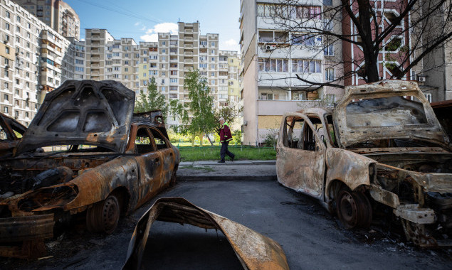 Комунальні служби вивезли з Києва понад 1,5 тисячі кубометрів будівельного брухту від зруйнованих рашистами будинків