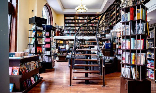 Із нагоди Дня Києва у муніципальній книгарні “Сяйво книги” до 30 травня можна придбати книги про столицю зі знижкою 15%