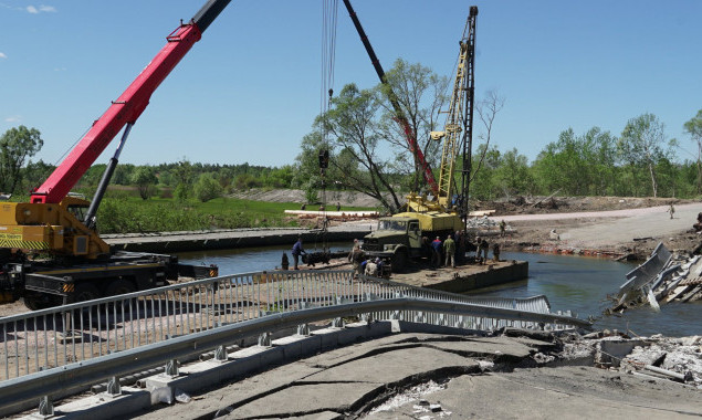 На Київщині військовослужбовці ДССТ розпочали будівництво мосту через річку Тетерів