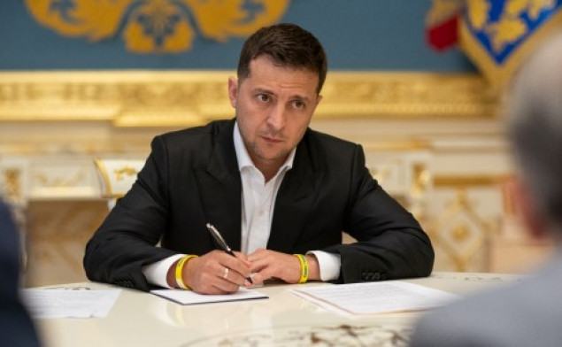Зеленський підтримав петицію про візовий режим для громадян рф