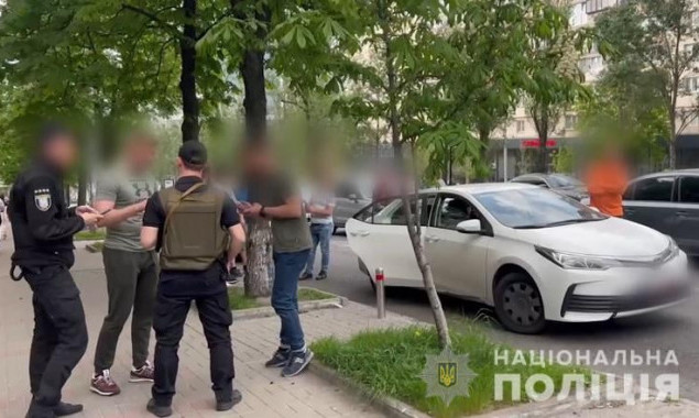 У Києві затримали валютних шахраїв, які ошукали громадян на 250 тисяч доларів (відео)