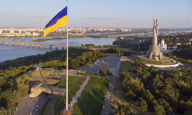 У Києві приспустять головний прапор України для заміни полотна та захисту від вітру