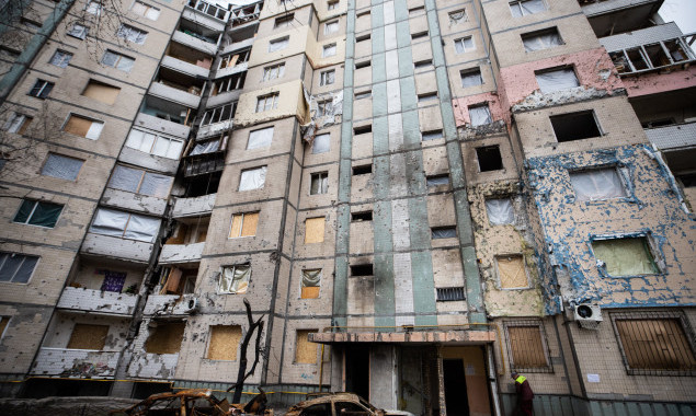 У Києві розпочали реконструкцію будинків, що постраждали внаслідок обстрілів рашистів