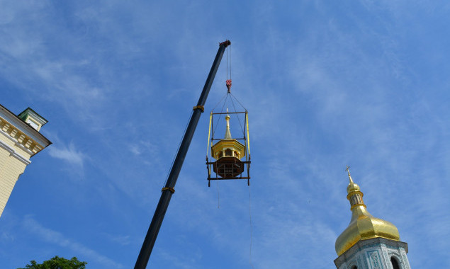 У Києві після реставрації повернули на місце маківку малого купола Теплої Софії