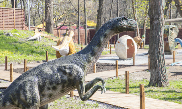 У столичному Гідропарку відкривають парк динозаврів та парк атракціонів