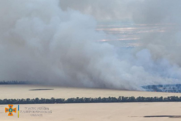 На Дніпропетровщині через обстріли загорілися пшеничні поля