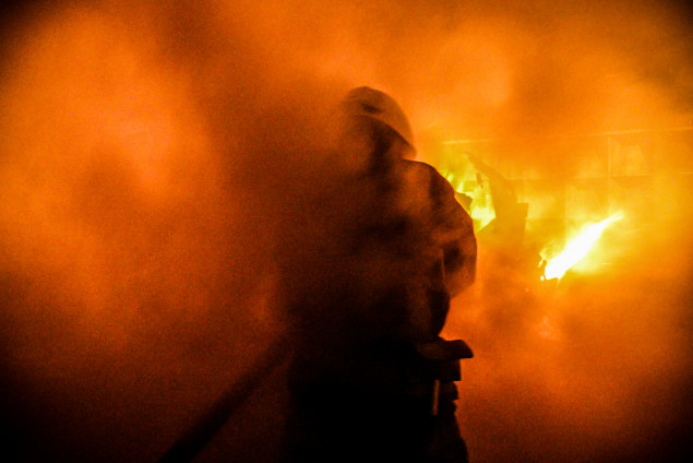 На Дніпропетровщині вогнеборці другу добу ліквідовіують пожежу на нафтобазі, яка виникла через ракетні обстріли рашистів 